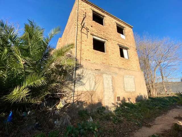 Masía de planta baja y dos pisos en el campo a 5 min del pueblo — 2