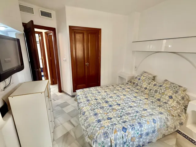 Apartamento con piscina comunitaria, Alicante, Torrevieja. 2 habitaciones, 66 m2, 200 metros del mar — 16