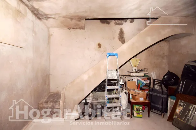 MAGNIFICA CASA CON TERRAZA Y LOCAL COMERCIAL EN EL CENTRO — 42