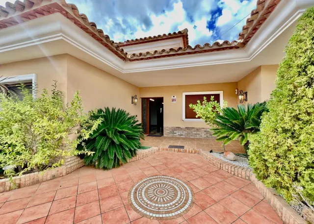 CHALET INDEPENDIENTE CON GRAN PARCELA Y PISCINA PRIVADA EN EL ALBIR, ALFAZ DEL PI — 42