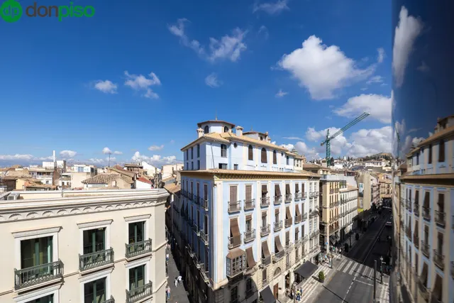 GRAN PISO EN PLAZA DEL CARMEN FRENTE AL AYUNTAMIENTO. — 50
