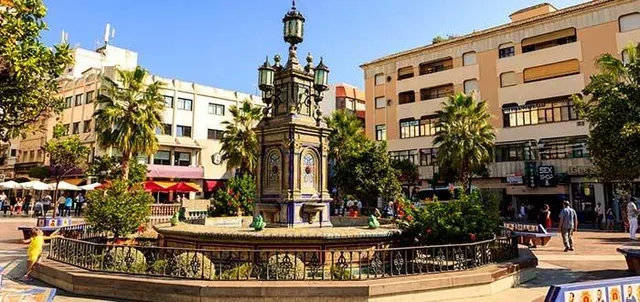 ¡GRAN CASA ADOSADA DE 351 M2 CON ENORME POTENCIAL EN ALGECIRAS! — 33
