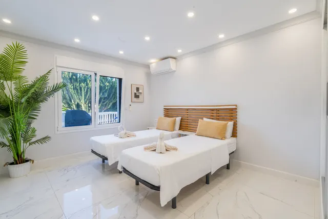Chalet 7 habitaciones 420m² en venta - Altos de Estepona — 20