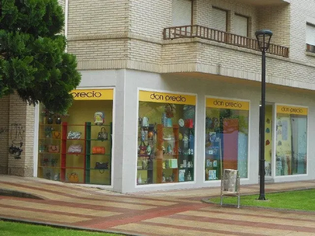 LOCAL COMERCIAL EN LA ROBLA — 2
