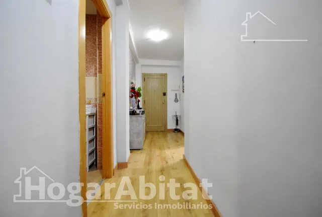 MUY AMPLIO Y REFORMADO CON TERRAZA Y ASCENSOR — 49