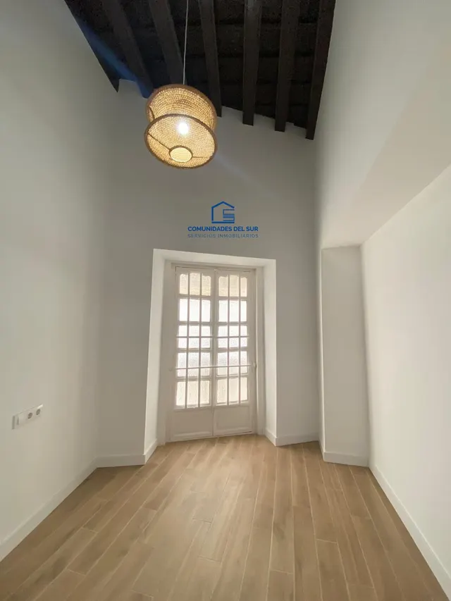 Moderno Piso Reformado en el centro de Cádiz — 6