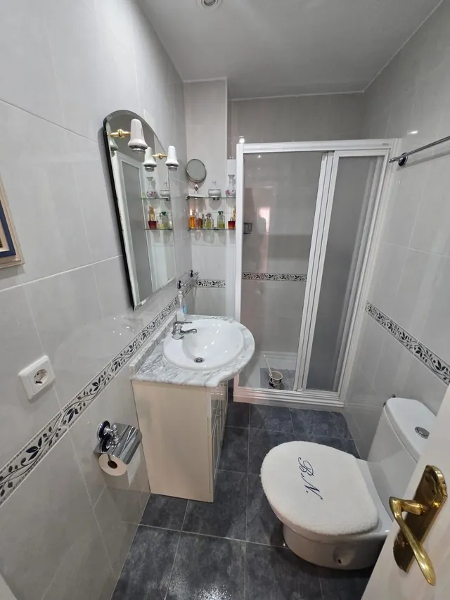 MAGNIFICA VIVIENDA EN PRIMERA LINEA DE PLAYA Y CON PISCINA COMUNITARIA, IDEAL PARA VIVIR TODO EL AÑO — 26