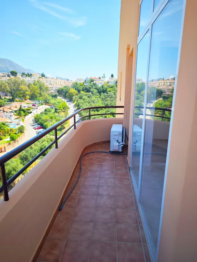 Piso situado en los Pacos con vistas al mar y a la montaña. — 36