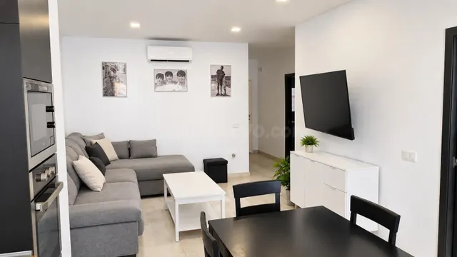 Planta baja reformada con gran terraza de 70 m2 y posibilida - foto 2