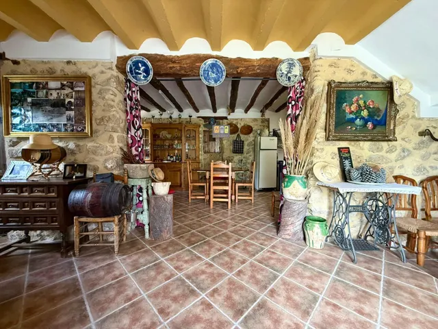 ESPECTACULAR FINCA RÚSTICA EN SELLA — 11