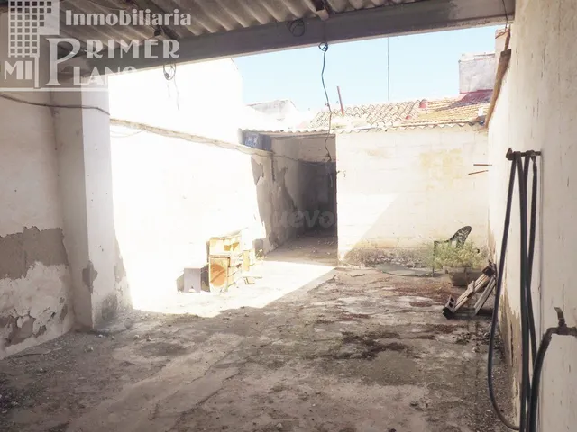 *Casa de planta baja, con acceso a dos calles, 191 m2 de sue - foto 4