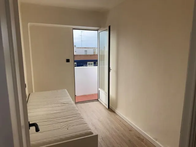 Exclusivo Ático Reformado con Terraza de 25 m2 en la misma Avenida Tres Forques — 7