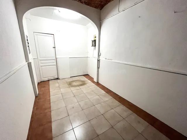 LOCAL COMERCIAL EN LA CALLE ESGLÉSIA