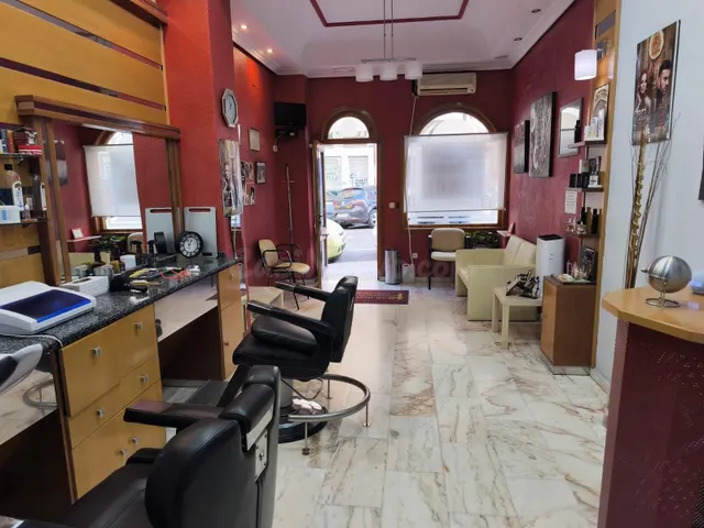 Traspaso de peluqueria de caballeros. Más de 600 clientes en