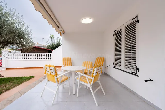 Amplia vivienda con piscina privada, terraza y garaje cerrado — 5