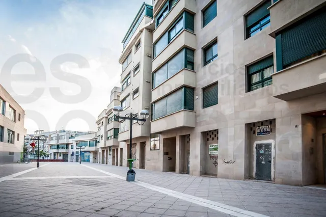 Local comercial en venta en Avenida de Europa, en bruto, apt