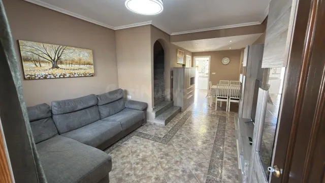 MAGNIFICA VIVIENDA ADOSADA CON PISCINA COMUNITARIA Y PLAZA D - foto 4