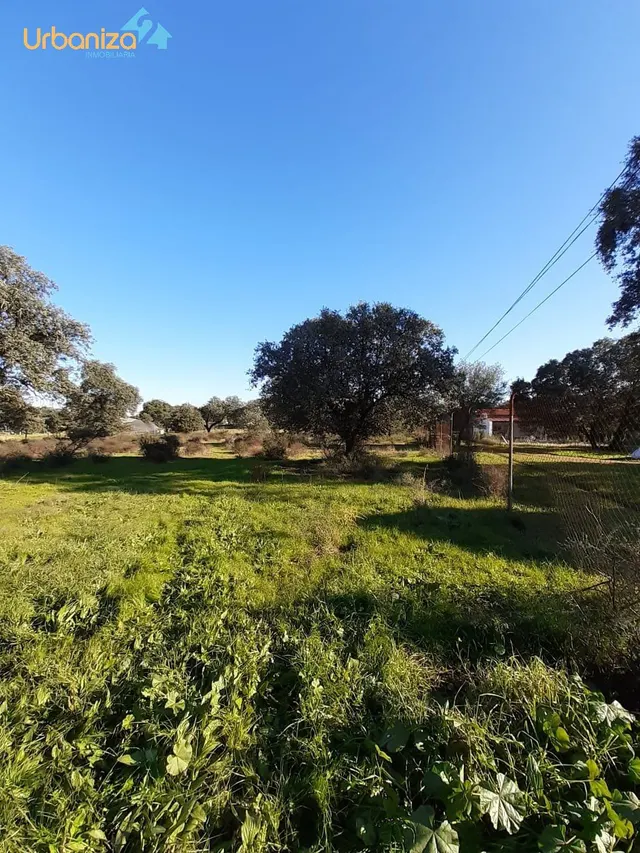 parcela en el coi con  escrituras del terreno totalmente vallada a 10 min de Badajoz — 2