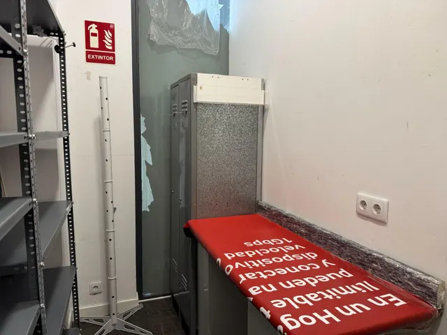 DOS LOCALES COMERCIALES JUNTOS CON ALMACEN Y ASEO PROPIO — 15