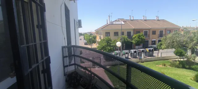 Amplio piso con terraza, cochera y trastero en Miralbaida (en urbanización ajardinada) — 21