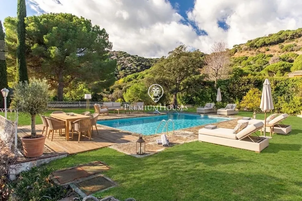 Espectacular casa con con 6.000m2 de parcela e impresionantes vistas al mar