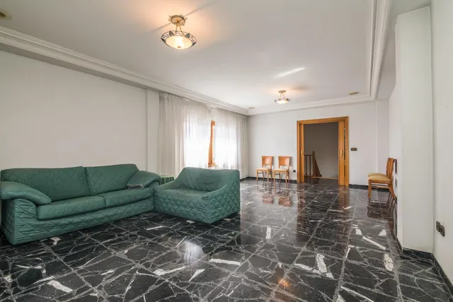 ESPECTACULAR CHALET EN ZONA CIUDAD JARDIN — 30