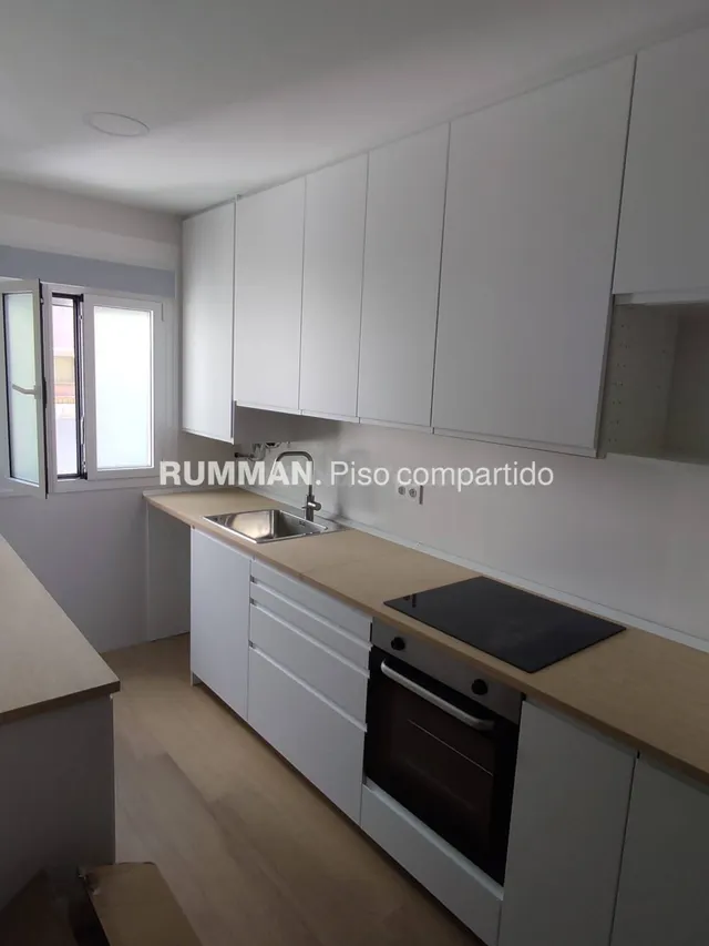 EST/ Piso amueblado para ESTUDIANTES con CUATRO dormitorios  - foto 2