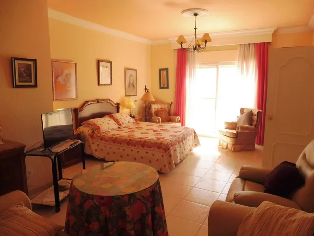 Villa grande con mucho potencial y vistas al mar zona Estupa Budista, Benalmádena — 7