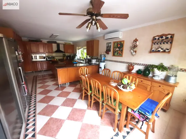 Elegante chalet con maravilloso jardín y vistas privilegiadas. — 22