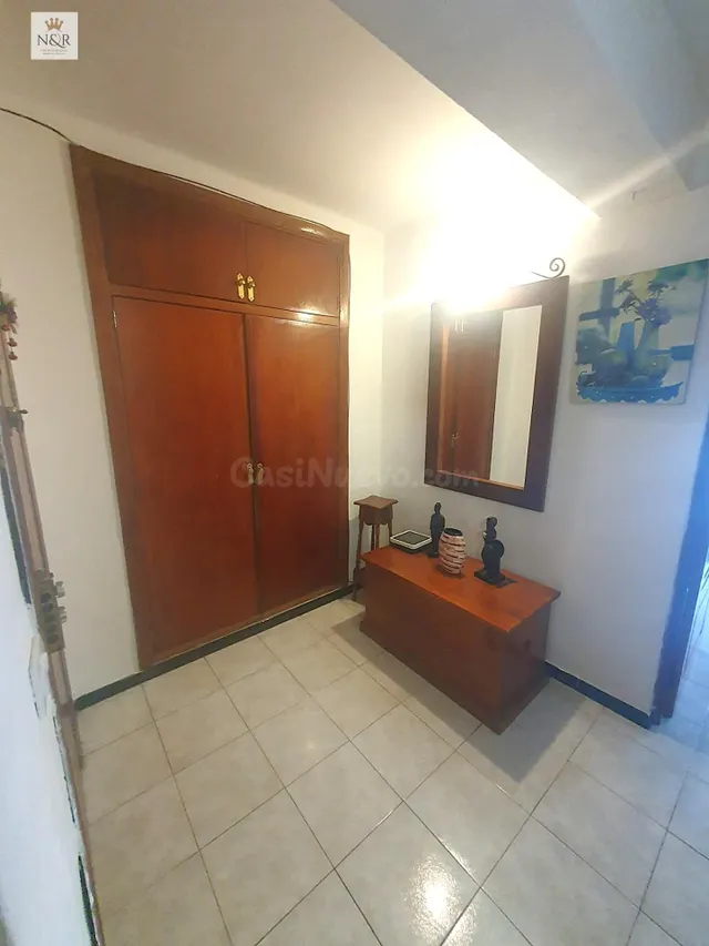 CASA ADOSADA CON TERRAZA Y PARKING EXTERIOR EN PALMA - foto 4