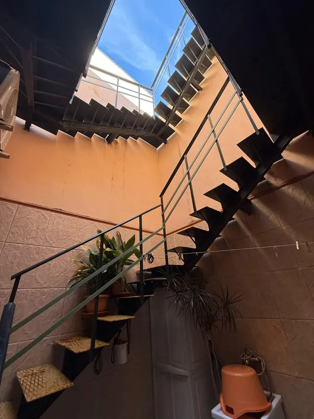 Amplia casa luminosa dividida en dos plantas — 21