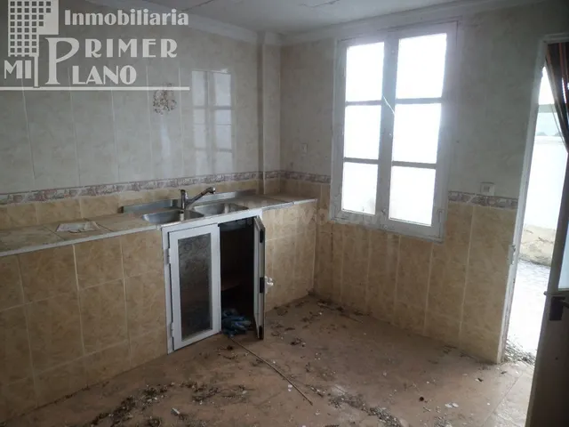 Casa de planta baja para reformar con 545 metros cuadrados y - foto 4