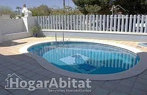 BONITO Y EXTERIOR EN URBANIZACIÓN CON GARAJE Y PISCINA