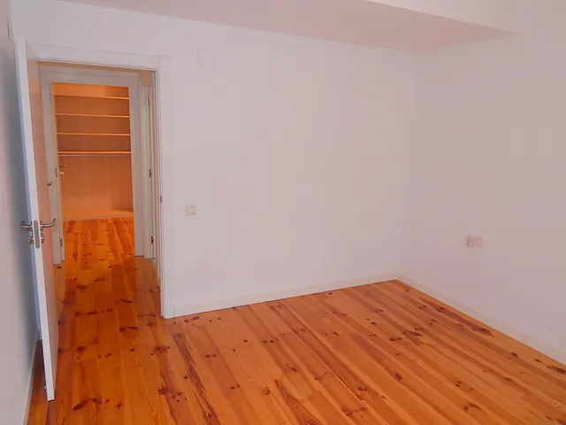 ETXEA vende piso en la Plaza de Castillo, 3 dormitorios, 2 baños, ascensor, 2ª altura — 27