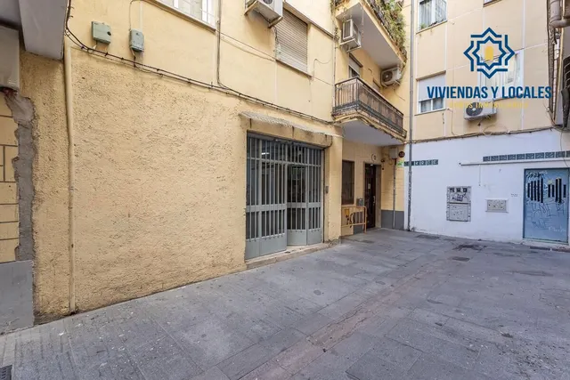 Estos dos grandes locales en pleno centro de Granada ofrecen una oportunidad única para tu negocio. — 14