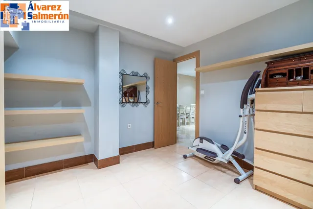 ADOSADA EN URBANIZACIÓN EN HUETOR VEGA — 36