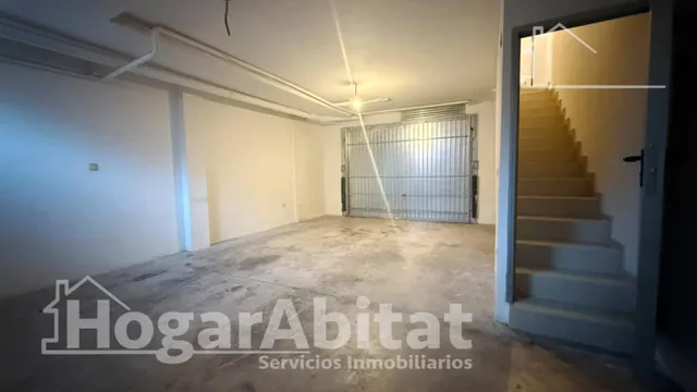 AMPLIO ADOSADO CON DOS TERRAZAS EN ZONA DEMANDADA — 33