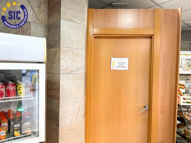 LOCAL COMERCIAL EN LA ZONA NOU MOLES — 10