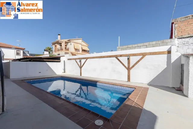 MAGNIFICA UNIFAMILIAR ADOSADA DE 4 PLANTAS EN LOMA LINDA CON PISCINA COMUNITARIA — 2
