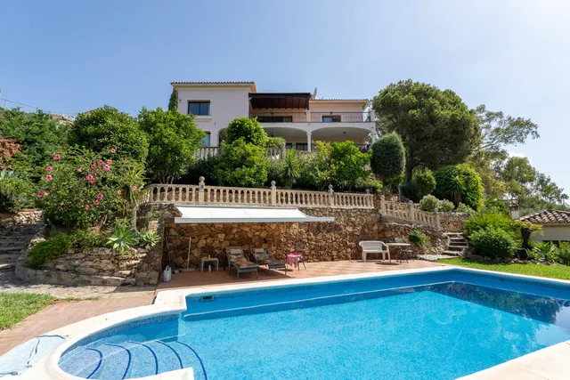 Chalet 8 habitaciones 627m² en venta - El Madroñal — 46