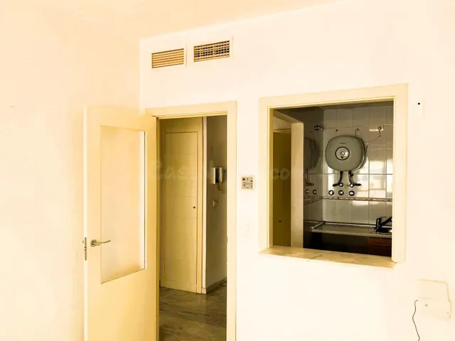 Inversión Inteligente & Piso con Licencia Turística en Sevil - foto 5
