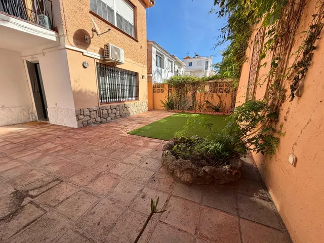 Magnífico adosado de 2 dormitorios con jardín privado y parking en pedregalejo - Málaga — 21