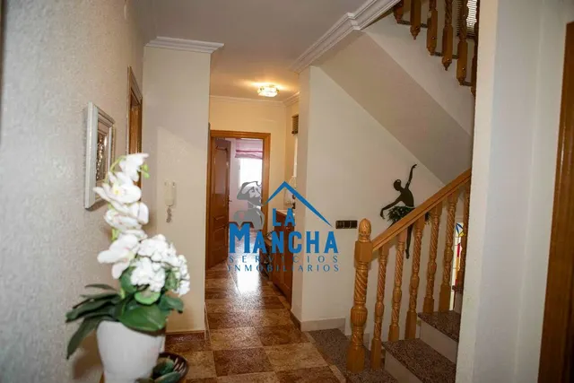 *595.000€* inmobiliaria la mancha vende casa en el barrio de san pablo de Albacete — 46