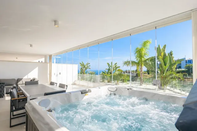 Impresionante vivienda de lujo en Benalmádena con vistas infinitas al Mediterráneo — 4