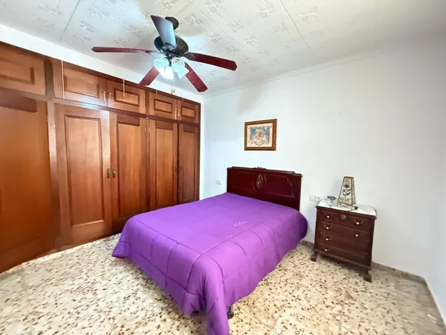 Encantador Chalet en Crevillente con Amplio Terreno y Piscina Propia — 12