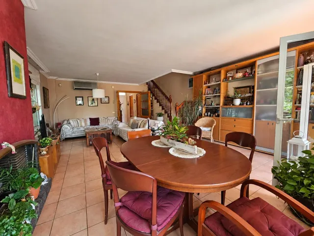 Casa con jardín y piscina en Premià de Dalt — 14
