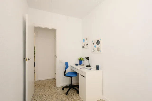 Piso en Venta en La Marina del Port - Oportunidad Única por €249,000 — 24