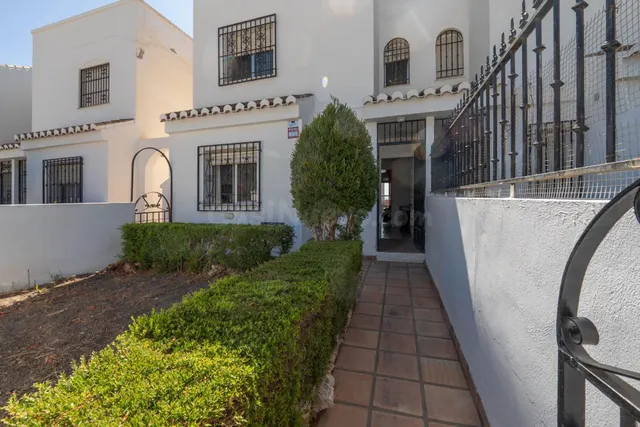 PRECIOSA CASA EN URBANIZACION PRIVADA VELILLA ALMUÑECAR PLAY - foto 5