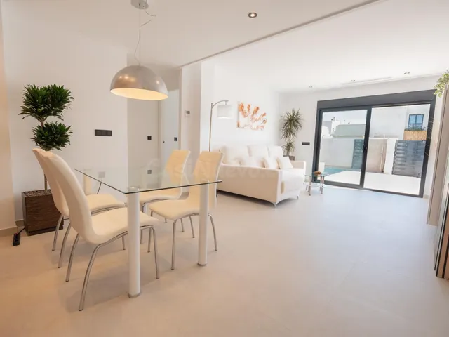 Villas de Obra Nueva con Piscina Privada en Oasis de la Mari - foto 5
