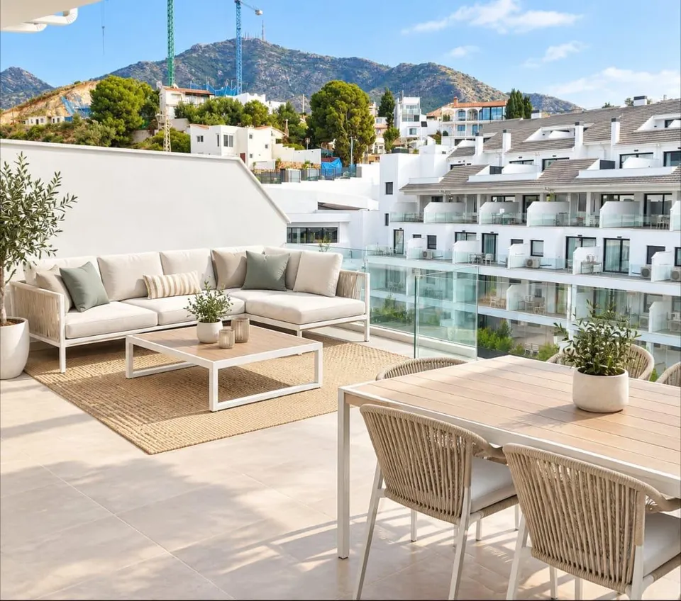 Piso de nueva construcción con amplia terraza en Torreblanca, Fuengirola